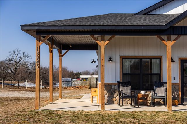 13945 Holloway Road, Gravette, AR 72739