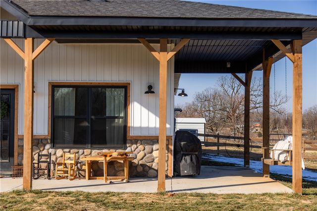 13945 Holloway Road, Gravette, AR 72739