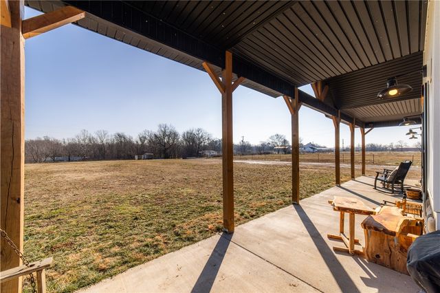 13945 Holloway Road, Gravette, AR 72739