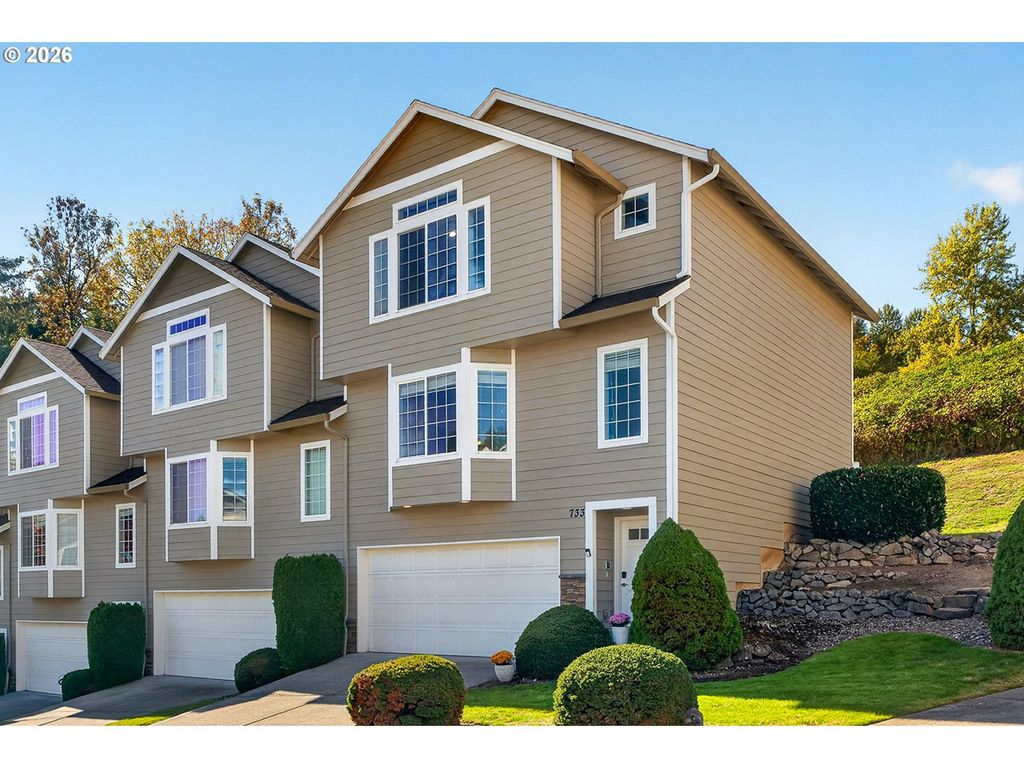 733 Nw MEADOW RIDGE Ln, Camas, WA 98607