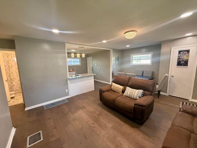 745 Pierce Avenue, Columbus, OH 43213