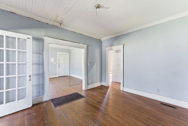 323 Kennedy St, Lawrenceburg, TN 38464
