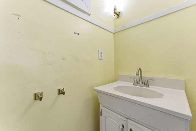 323 Kennedy St, Lawrenceburg, TN 38464