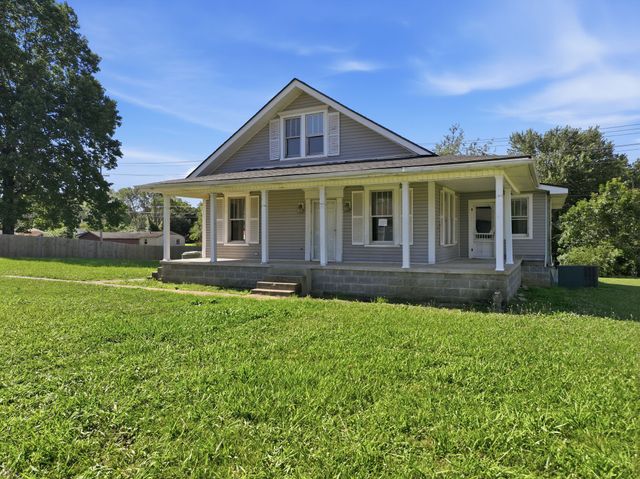 323 Kennedy St, Lawrenceburg, TN 38464
