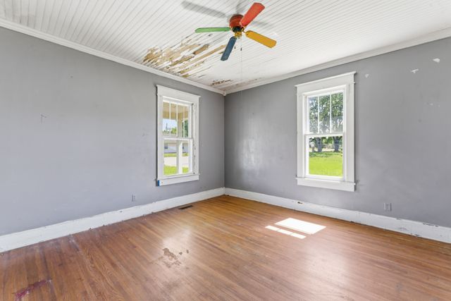 323 Kennedy St, Lawrenceburg, TN 38464