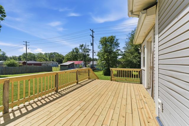 323 Kennedy St, Lawrenceburg, TN 38464