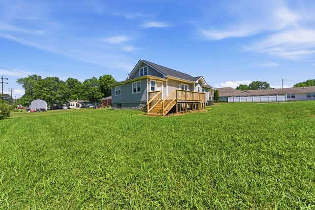 323 Kennedy St, Lawrenceburg, TN 38464