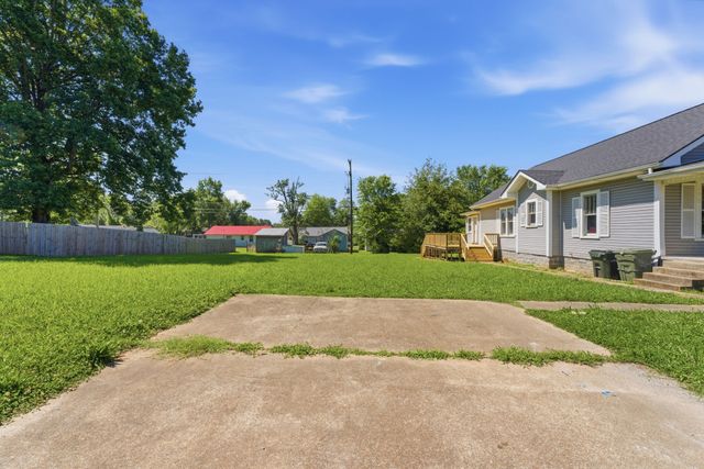 323 Kennedy St, Lawrenceburg, TN 38464