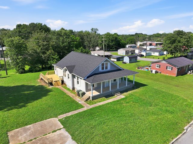 323 Kennedy St, Lawrenceburg, TN 38464