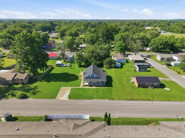 323 Kennedy St, Lawrenceburg, TN 38464