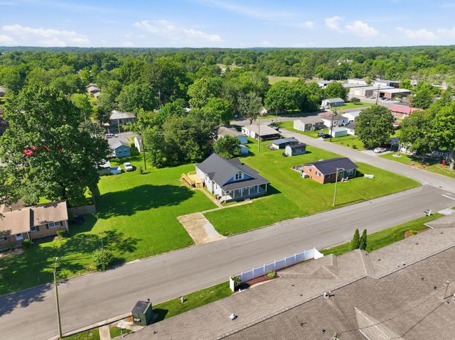 323 Kennedy St, Lawrenceburg, TN 38464