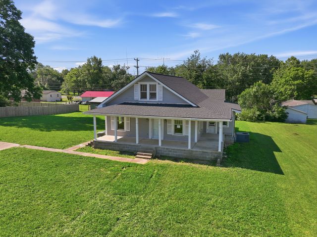 323 Kennedy St, Lawrenceburg, TN 38464