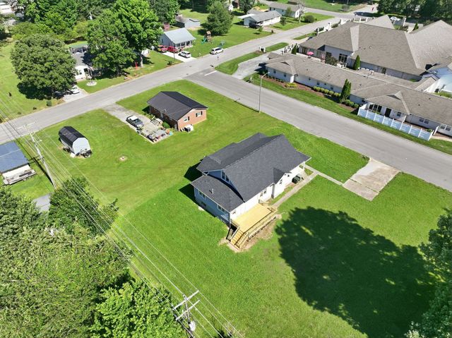 323 Kennedy St, Lawrenceburg, TN 38464