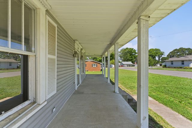 323 Kennedy St, Lawrenceburg, TN 38464