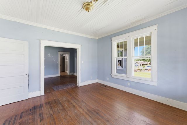 323 Kennedy St, Lawrenceburg, TN 38464