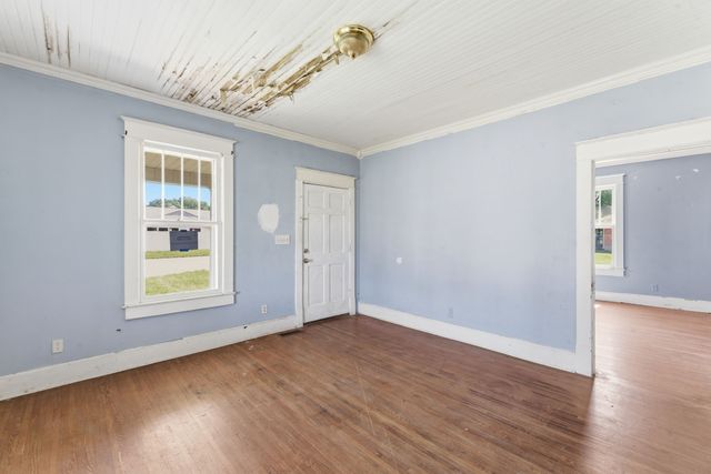 323 Kennedy St, Lawrenceburg, TN 38464