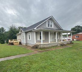 323 Kennedy St, Lawrenceburg, TN 38464