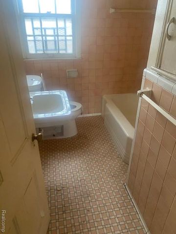 16930 Sorrento Street, Detroit, MI 48235