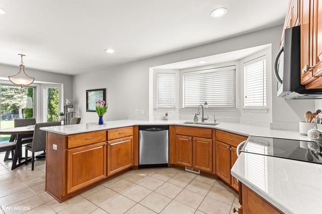 51389 Midland Circle, Macomb, MI 48042
