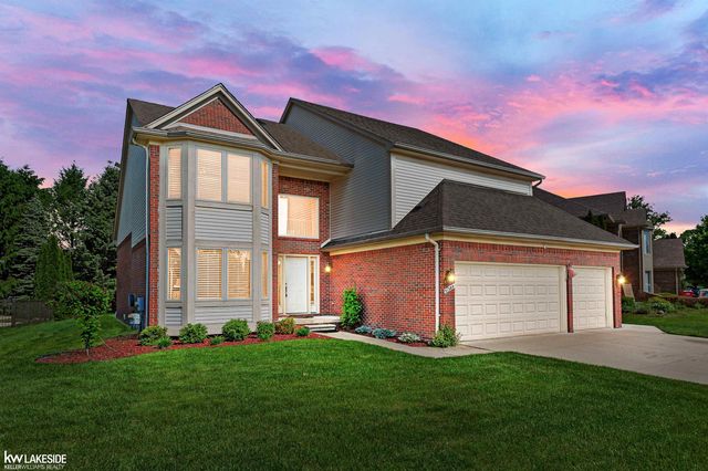 51389 Midland Circle, Macomb, MI 48042