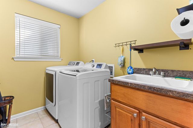 51389 Midland Circle, Macomb, MI 48042