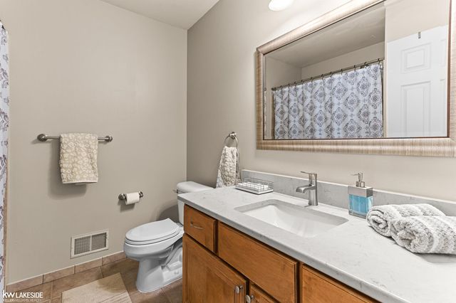 51389 Midland Circle, Macomb, MI 48042
