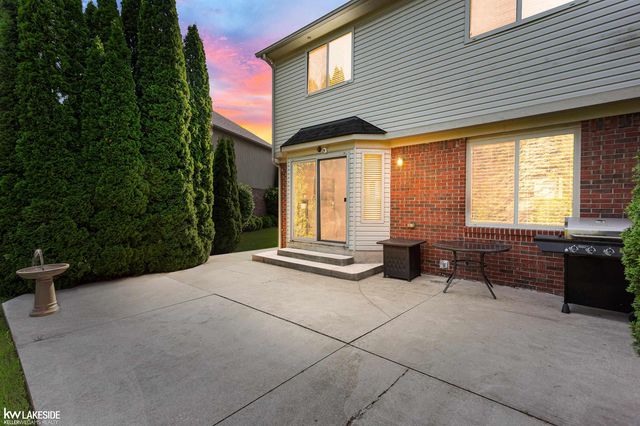 51389 Midland Circle, Macomb, MI 48042