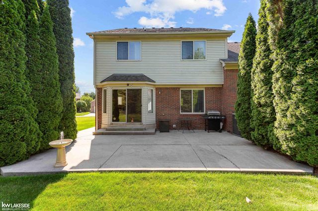 51389 Midland Circle, Macomb, MI 48042