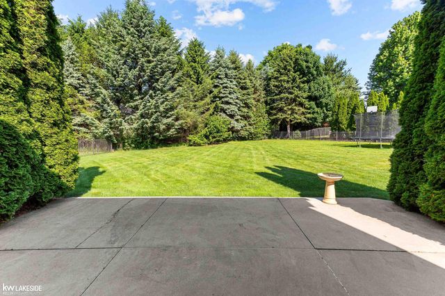 51389 Midland Circle, Macomb, MI 48042