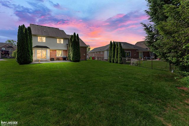 51389 Midland Circle, Macomb, MI 48042