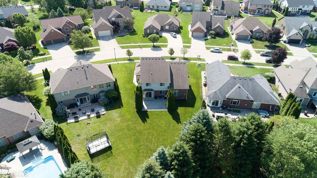 51389 Midland Circle, Macomb, MI 48042