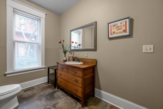 230 E Bell Court, Lexington, KY 40508