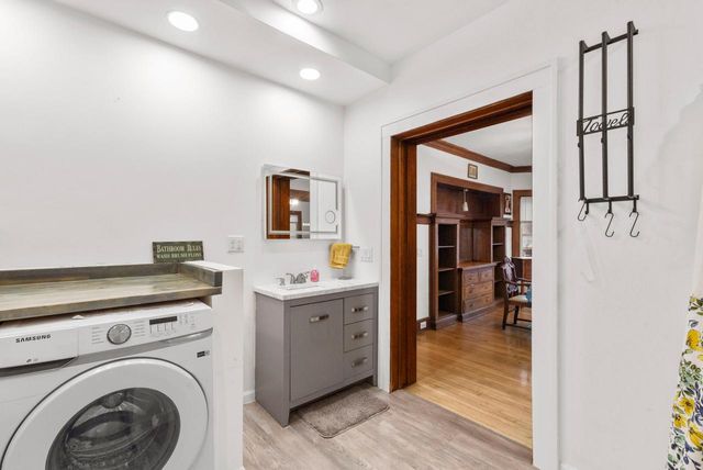 1136 Fond du lac AVENUE, Kewaskum, WI 53040