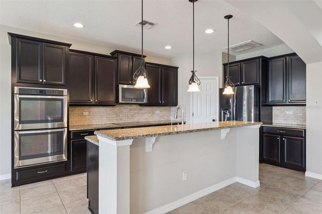 1620 LAKE PARKWAY DRIVE, St Cloud, FL 34771