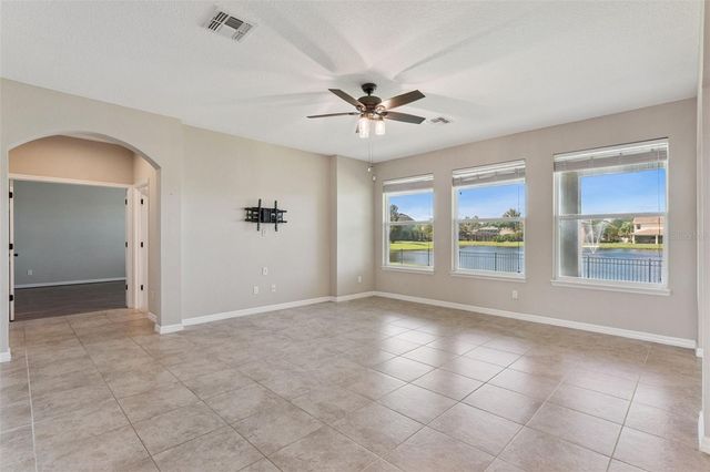 1620 LAKE PARKWAY DRIVE, St Cloud, FL 34771