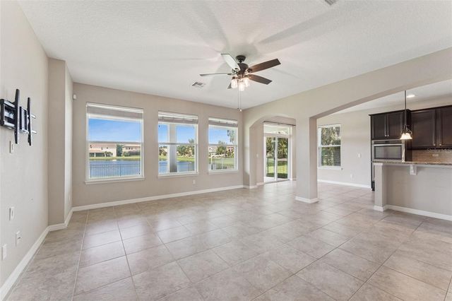 1620 LAKE PARKWAY DRIVE, St Cloud, FL 34771