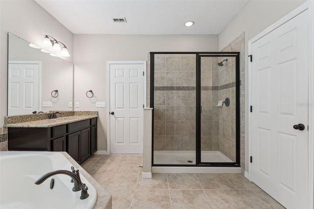 1620 LAKE PARKWAY DRIVE, St Cloud, FL 34771