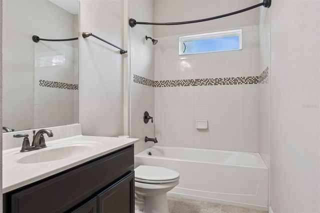 1620 LAKE PARKWAY DRIVE, St Cloud, FL 34771