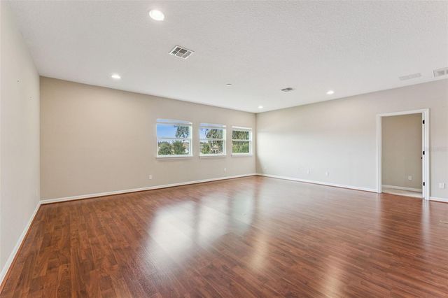 1620 LAKE PARKWAY DRIVE, St Cloud, FL 34771