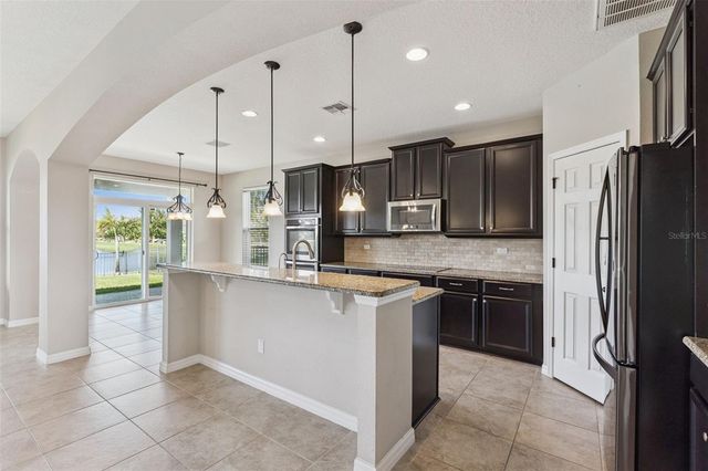 1620 LAKE PARKWAY DRIVE, St Cloud, FL 34771