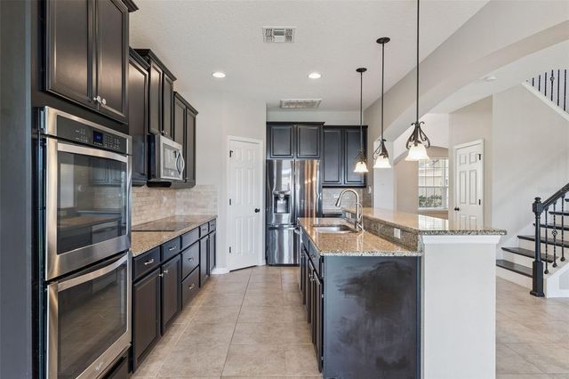 1620 LAKE PARKWAY DRIVE, St Cloud, FL 34771