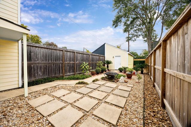 926 Rutland Street, Houston, TX 77008