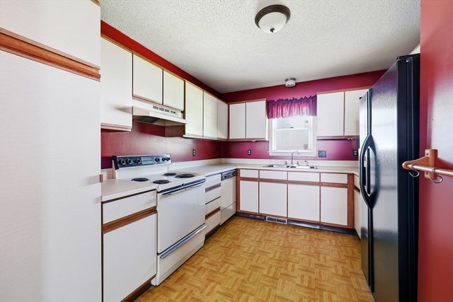 19-21 Wedgewood Cir, Springfield, MA 01129