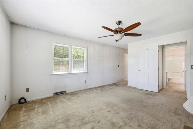 19-21 Wedgewood Cir, Springfield, MA 01129