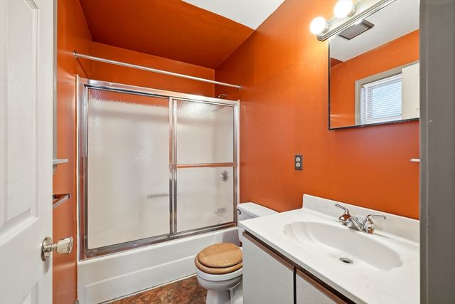 19-21 Wedgewood Cir, Springfield, MA 01129