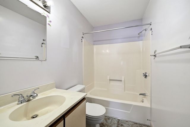 19-21 Wedgewood Cir, Springfield, MA 01129