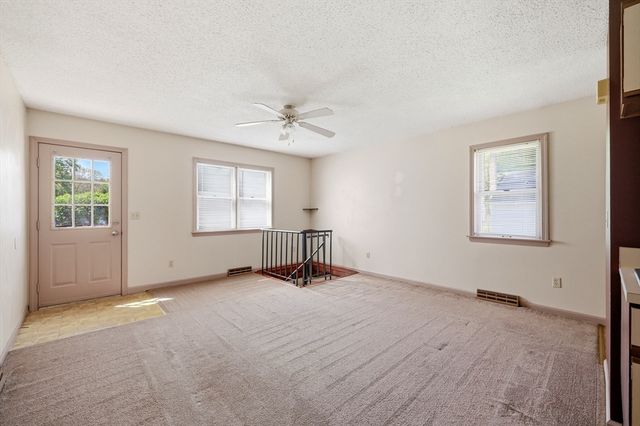 19-21 Wedgewood Cir, Springfield, MA 01129