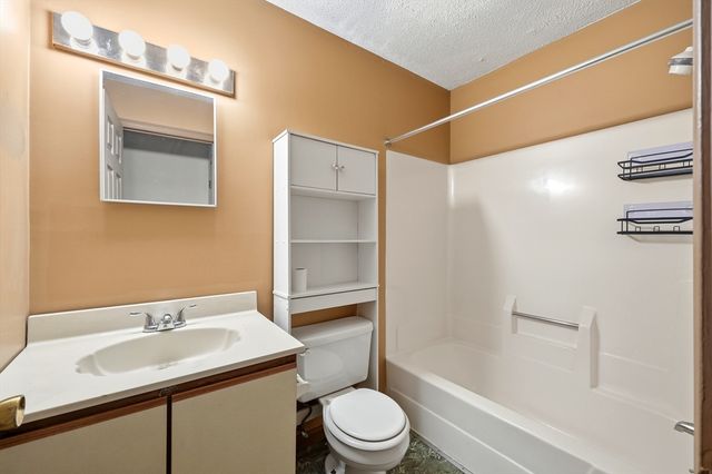 19-21 Wedgewood Cir, Springfield, MA 01129