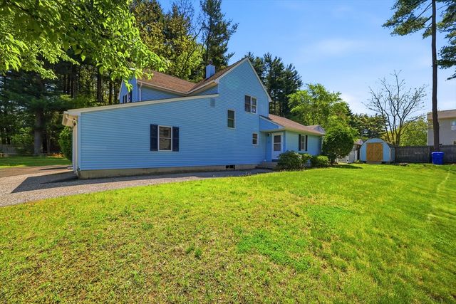 19-21 Wedgewood Cir, Springfield, MA 01129