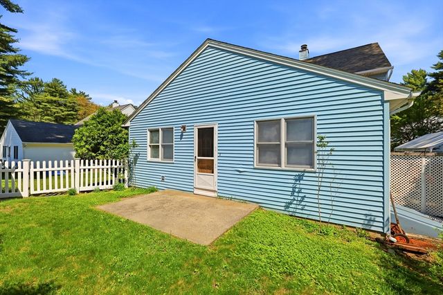 19-21 Wedgewood Cir, Springfield, MA 01129